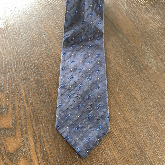 Beautiful Hugo Boss Navy Embossed/Texture Tie - Picture 2 of 5